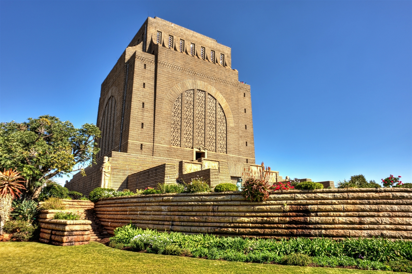 Đài tượng niệm Voortrekker là một trong những địa điểm tham quan nổi bật khi đến Johannesburg